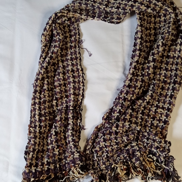 V. FRAAS Weaved Scarf With Fringe Pre Owned Purple Black White Cream Viscose - Picture 2 of 3